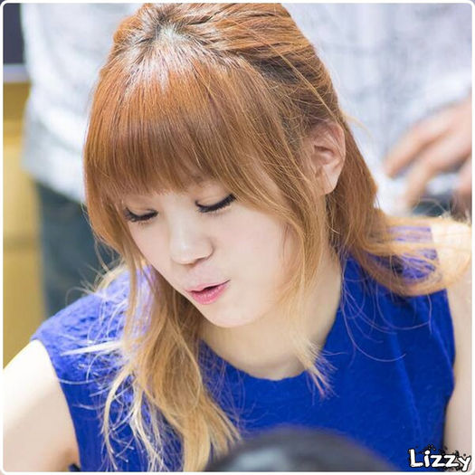 ↘. (isi pune mana la frunte) Trebuia eu sa-ti zic..-_-.. Hey :-h JungAh..da-mi alea..repede..-_- - l - x - Episodul 92 - x - l