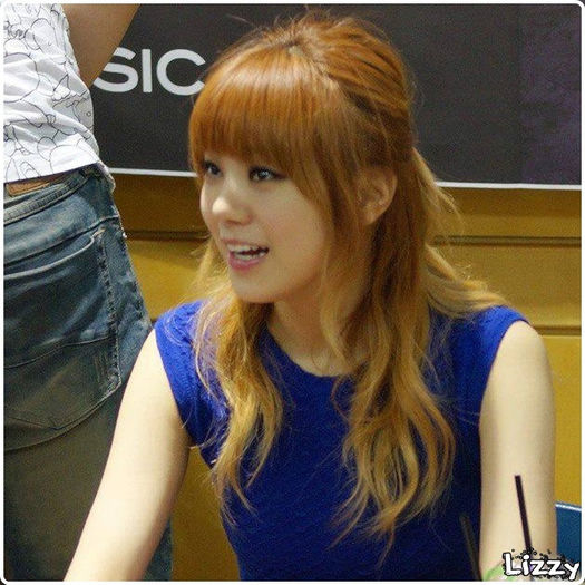 ↘. (de sus) Yoseob! Daca ii mai dai idei, te invat sa zbori :-L