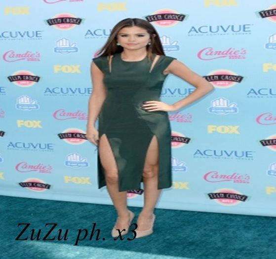 11.08 - Teen Choice Awards 2013 - x - SG - 11-08-2013 - Teen Choice Awards 13 - The - CARPET