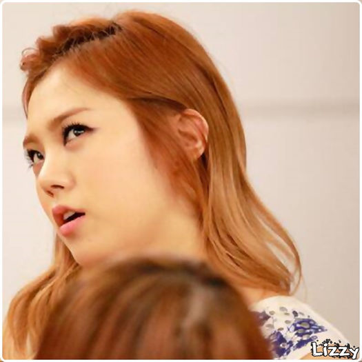 ↘. (se uita la el) ..:s.. Yo..Seob? ..Da..patrupedul..(:|