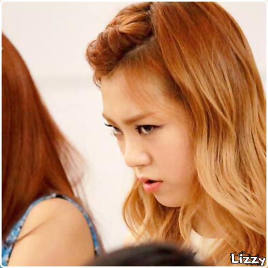 ↘. E blond..(:|.. Nu? ..:s.. ba e..(:|.. Cred..(:|