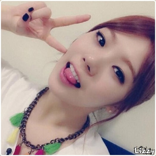 ↘. (arata spre punguta din mana sa) Aici e :P Hey :-h