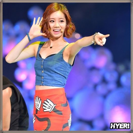@. ..Haidetii! ..:o3 ..[in pasi de dans la Bomi] ..mai incolo.. [o ia de maini; o invarte] ..:D