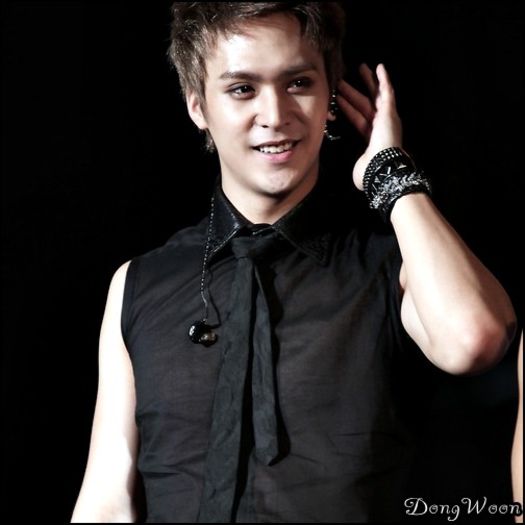 [DW] ...[dansand cu JY :3] ...Lumea de aici.. :-s ..:))