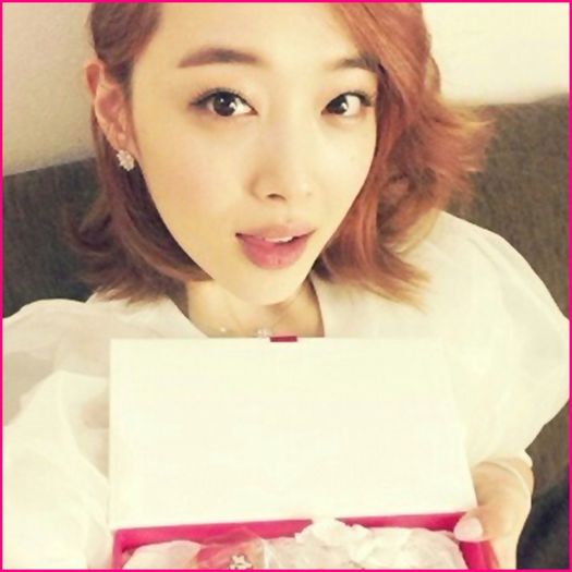 `.. [dansand;se uita la Hoon] Lasa`l maii. :-w .. :)) .. - X - x - CLUB 01 - x - X