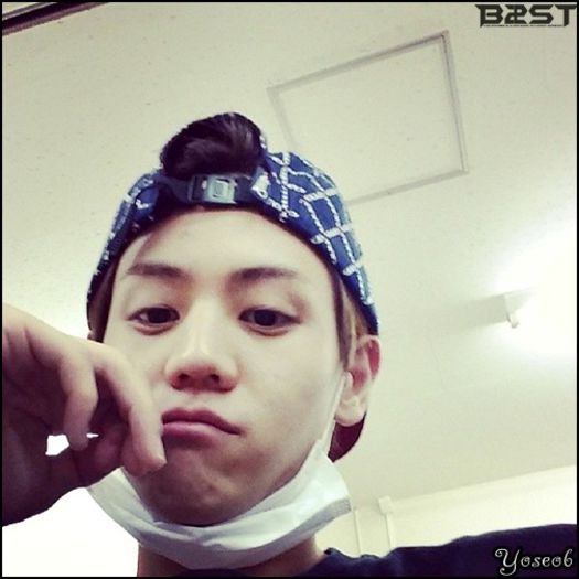 [:X] ..[se uita spre KK] ..Kik! ..Schimbam partenerele? ..A mea vrea lent.. -_- ..:)) :-" ..