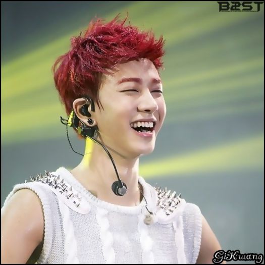 [KK] .. :)) ..[dansand cu Nana; se uita la Seob] .. Lasa.. va sta bineee.. :o3.. :)) - X - x - CLUB 01 - x - X