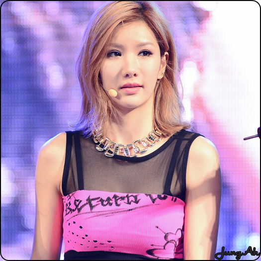 • [se uita spre Nana] Te aud :-w..:)) - X - x - CLUB 01 - x - X