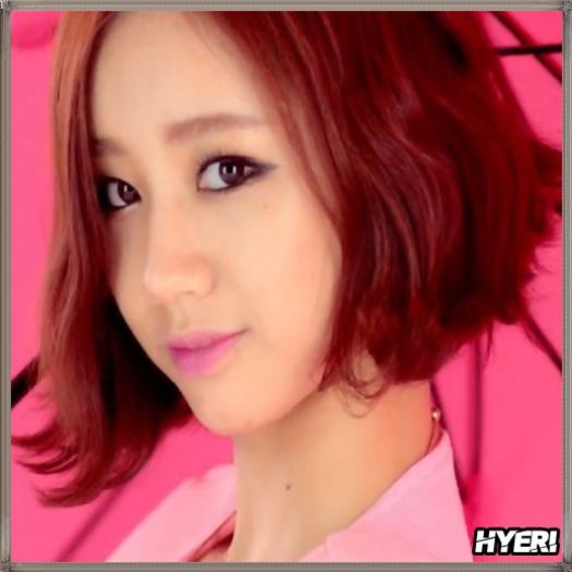 @. ..Uu.. frate`miuu.. :o3 ..[pune mainile pe umerii lui; danseaza] ..:D :))