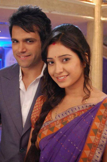 1013379_523984844323305_657232597_n - 2-Arjun si Purvi poze noi