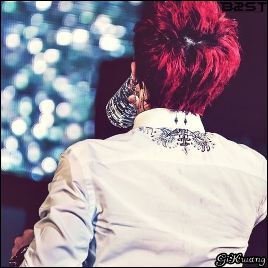 [KK] ..[se aseaza la masa la care e Jun; deschide doza; bea] ...#:-S ..