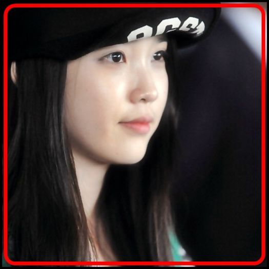|IU| ..|intra; se uita in jur| ..Hey. :) ..Oh, Jei. :) ...