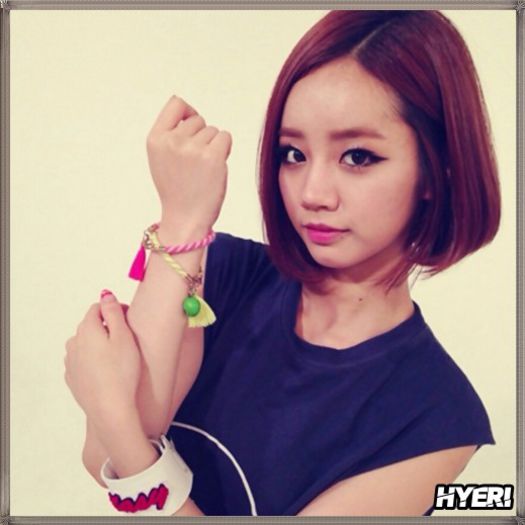 @. ..Byes. :( ...Hey. :-h ..[pleaca isi ia o doza de bere; se pune pe jos; bea]