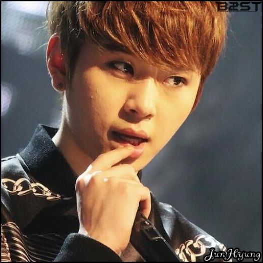 [JH] ..Nu`ti fa griji, mai am un tub. >:) ..[il agita putin; o face iar].. >:P
