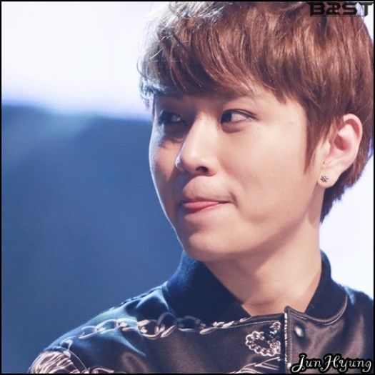 [JH] ...^^ ..[o face again pe fata; baga barbia la gatul ei; `transmite barba`..:))]