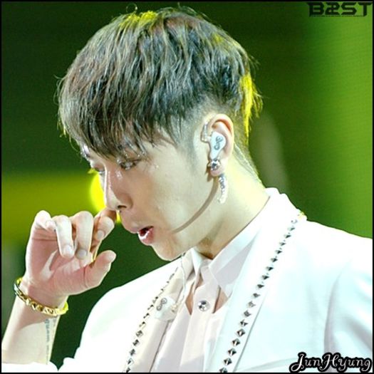 [JH] ..Da.. si tu imi esti dragaa..;;) ...:o3 ..:))=))