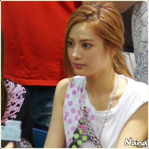 .★. Da..mai vreau.. daca o sa am cheia la usa..:-s..Si daca si Lizz vine cu mine..:-s..:))