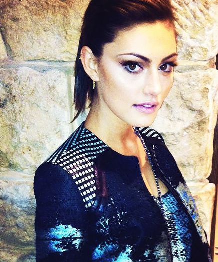 47785_272364379564589_294003753_n - phoebe tonkin as cleo just add water