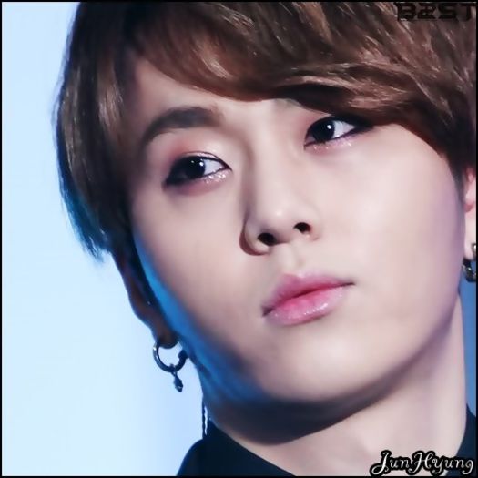 [JH] .. :-? ..Chiar asa.. tu erai cu `Jun` ..`Kik`.. :-? ..