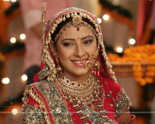 242682-pratyusha-banerjee-as-anandi-in-balika-vadhu