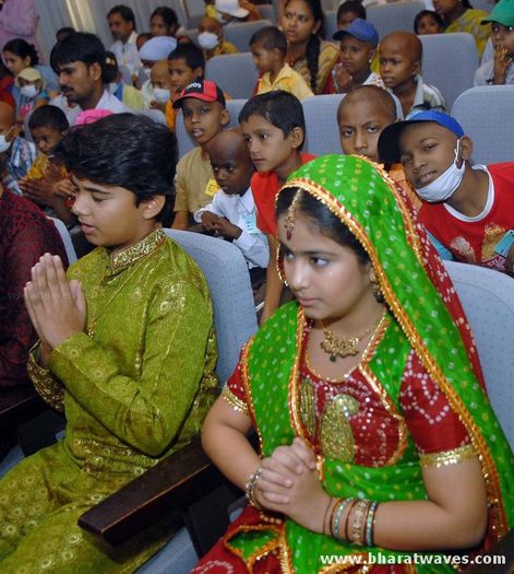 Anandi  Jagdish of Balika Vadhu at Tata Memorial Hospital (1)