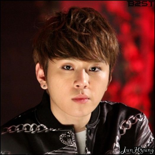 [JH] ..Nu stiu. :)) ..Nana stie.. :-?? ..Aaa.. Yesung.. al lui Kyu`.. :-? Nu e bun? :-? - l - x - Episodul 95 - x - l