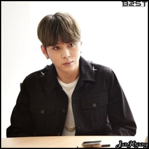 [JH] ..[se uita spre Hoon] ..:| ..Vorbesti singur? :| ..Nu ma gandeam ca ascunzi prieteni imaginari. - l - x - Episodul 95 - x - l