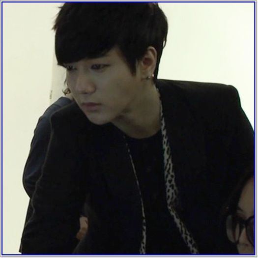 <Y>..:|...E ceva..ciudat la mijloc :-w - l - x - Episodul 95 - x - l
