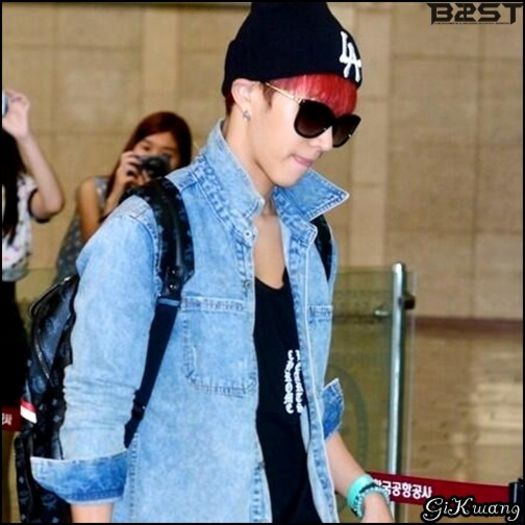 [KK] ..[intra] ..Seob.. am vorbit cu Bomi.. a spus ca nu ii pasa unde iti e tricoul. :-?? :))