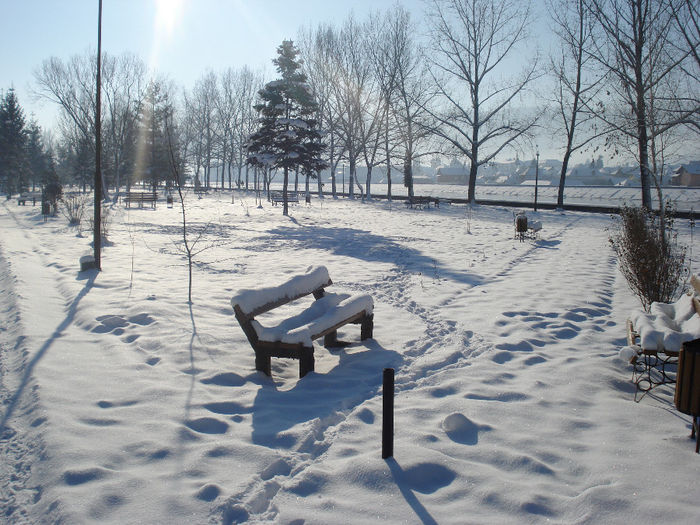 manastirea si insula OSTROV