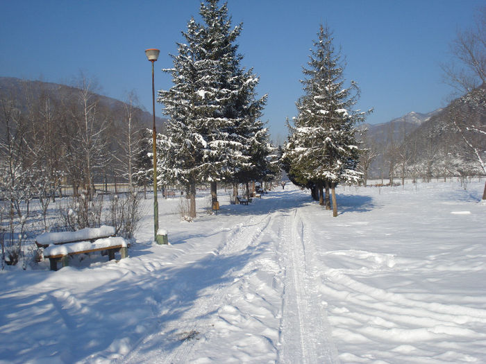 manastirea si insula OSTROV