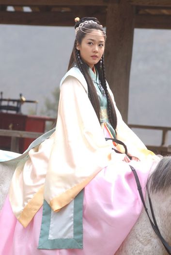 Nici gand ... Nu mai vreau sa perd pe cineva drag mie ...Asteapta-ma aici!