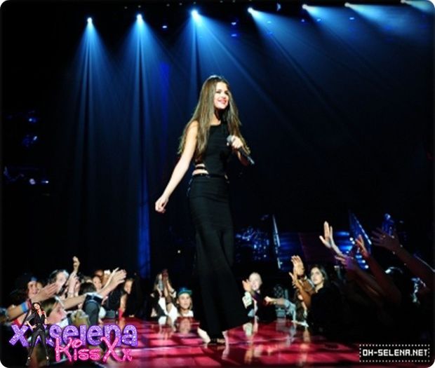 normal_039~1 - xX_Stars Dance World Tour - Shows - Vancouver