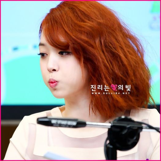 - The hell? :| x_X [se tranteste pe fotoliu] :|.