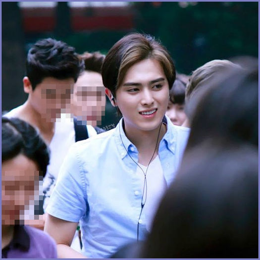 <.> Sunt nebunele tale..nu ale mele..:)) Hey :-h