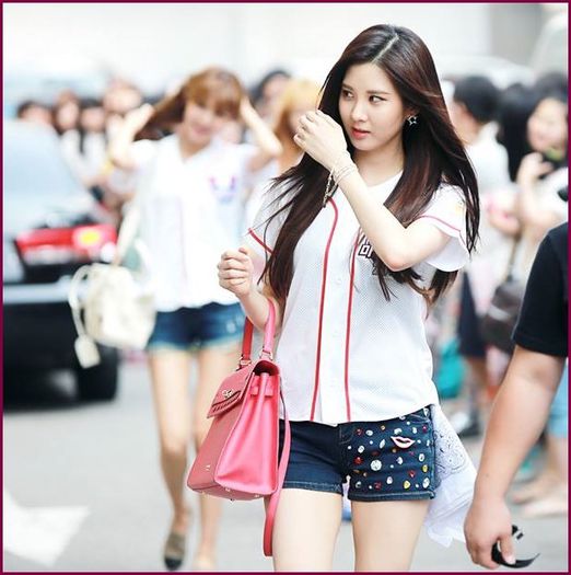 S; ..:-L X( SI AIA E PISCINA,SI TU TACI. :-L [il arunca in piscina,o trage pe JA de par. 8-> ] - l - x - Episodul 97 - x - l