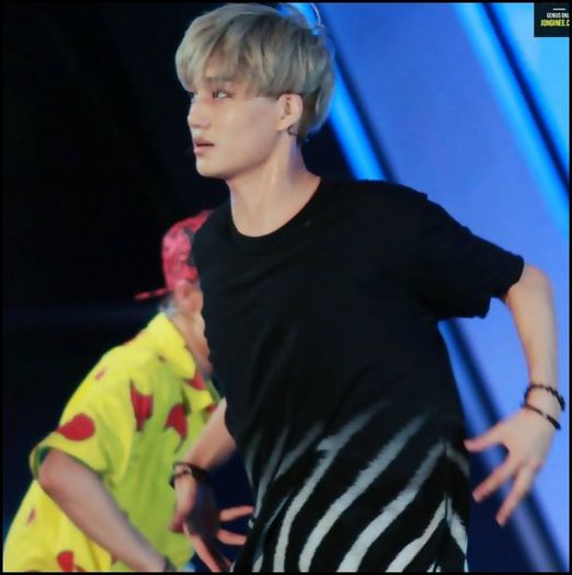 (Kai) ..YAA! (incercand sa le desparta. -.-) - l - x - Episodul 97 - x - l