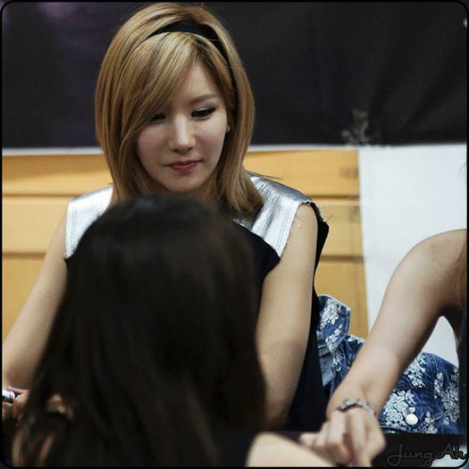 • [ii da o palma lui Seo] ..Afara..in clipa asta! :| [aratand spre usa]