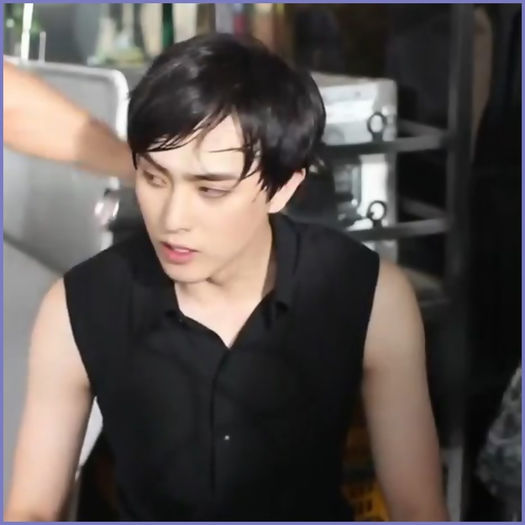 <.> [iese din piscina] ... -_-.. Si mai trebuie sa merg si la Star Empire..-_-