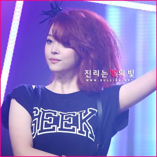 - Yaa,yaa. :| [se ridica;o prinde de maini pe Seo] Inceteaza. :| Vrei sa afle Tae ca faci asa ceva? 