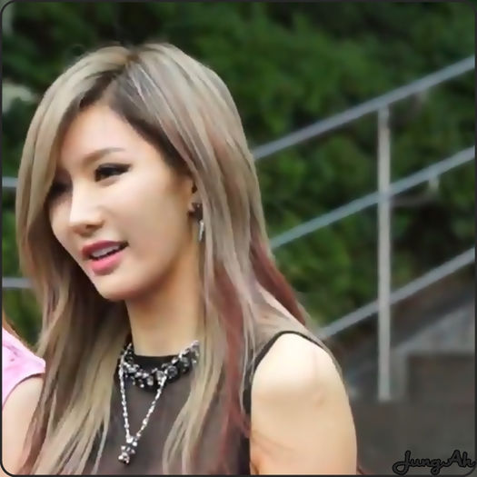 • Sulli, ce pretentii ai? -_-