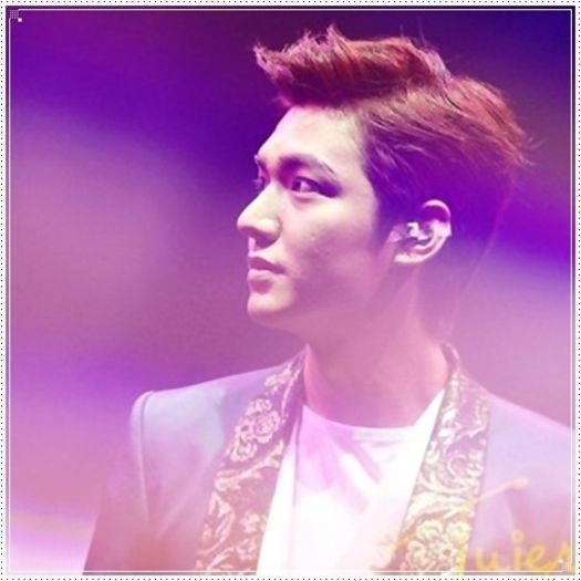 $. ..[merge la Sulli; ii ridica barbia] ..Cum ai reusit? -_- ..[deschide pansamentul; il pune] ..