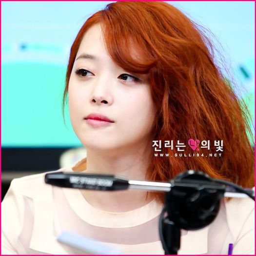 `.. [se uita la el] Multumesc. :3 :).