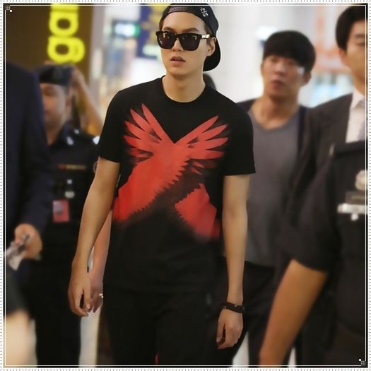 $. ..Nu e nimic. :) ...Mm. Sulli, haide cu mine putin. :3 [o ia de manuta; pleaca]