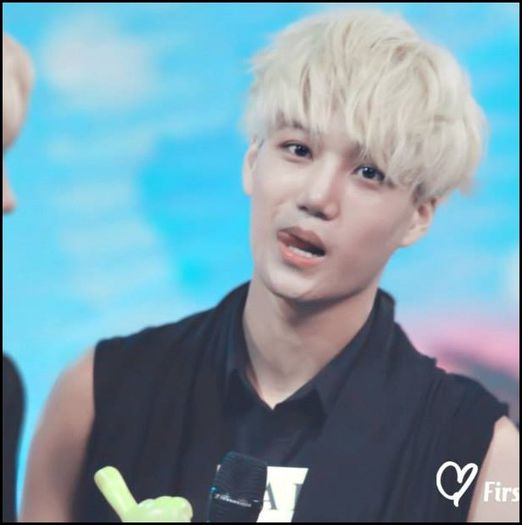 (Kai) ..(Jucandu`se cu el) :)) :3