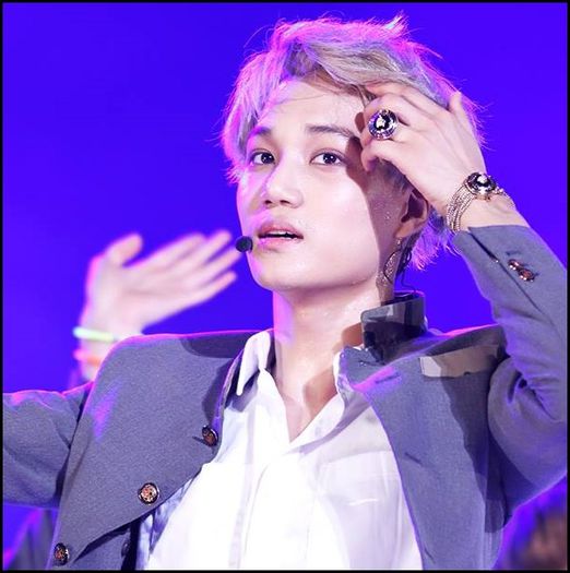 (Kai) ..Ba nu sunt. :( :)) Bine..eu nu fac asa. :"> :))