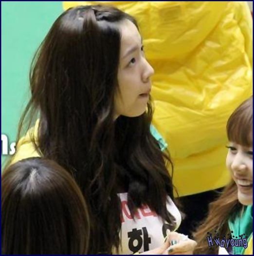 x. Nu? :> :)) *il ia in brate;il invarte - pe Monggu. :))* :3 :))