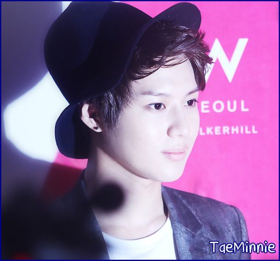 x. *merge la Hwa;o imbratiseaza* :3 *se uita la Monggu* Pufoseniee. :o3 :)).