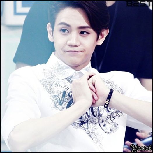 [:X] ..[coboara] ..Hey. :) ..[pleaca la buct. se intoarce cu Nuttela] .. (:| ..