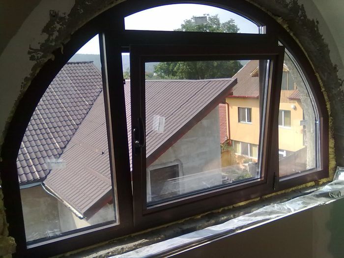 Arcada cu geam oscilo batant.; Sistem Italian Lavaal.
